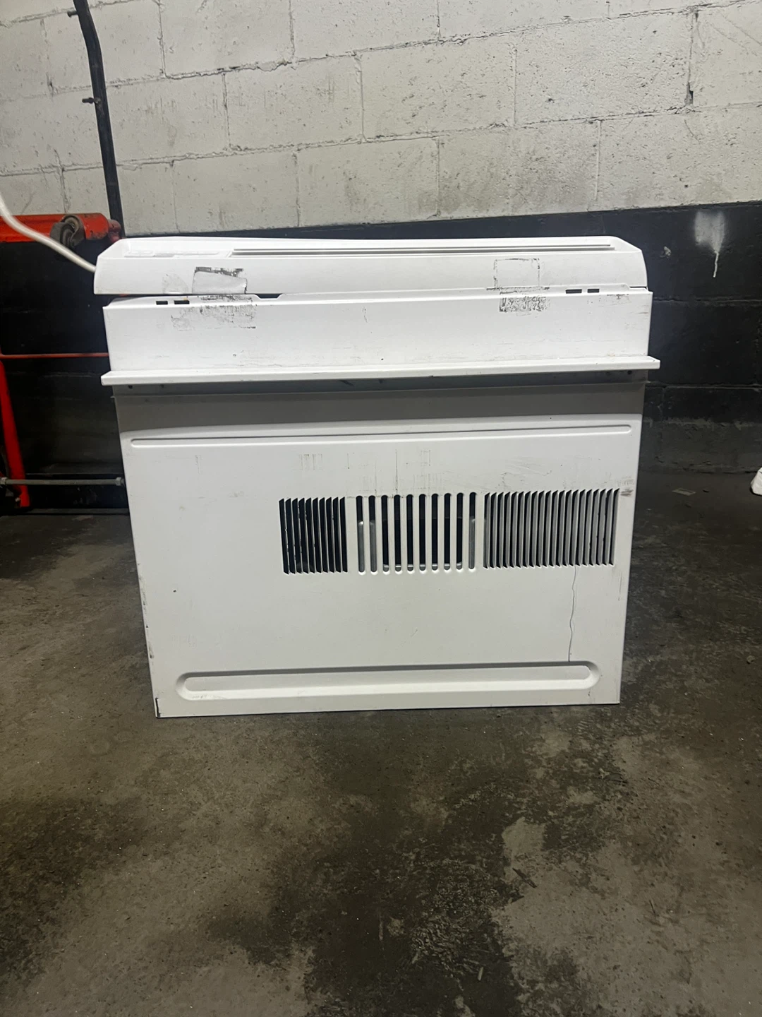 LG AC 12000 btu selling as is - photo 3