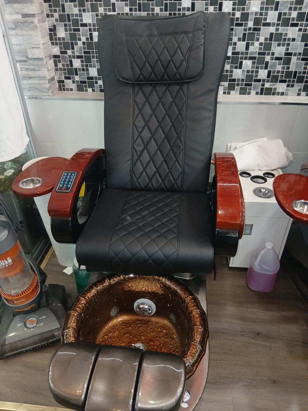 Pedicure chair with massage