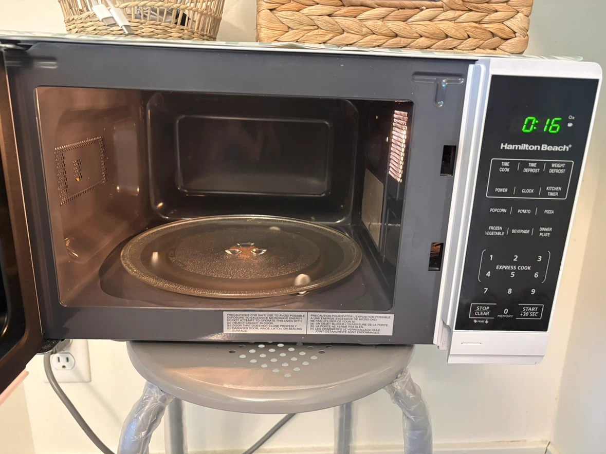 Hamilton Beach Microwave - photo 2