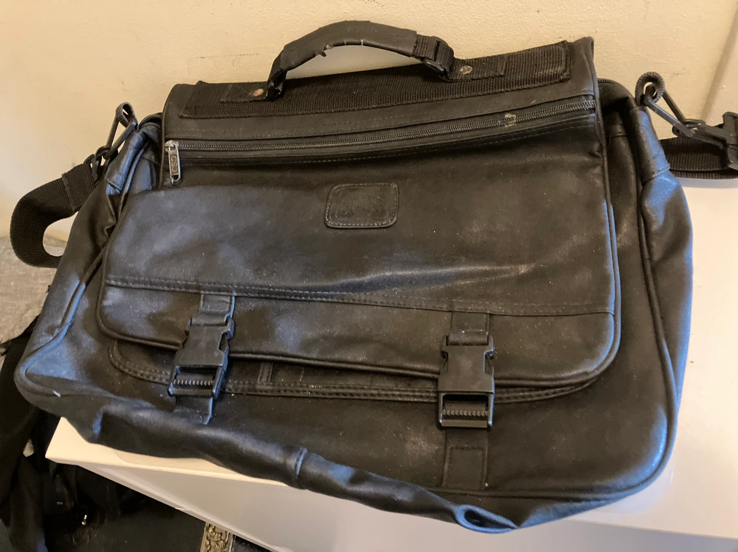 Black Leather Messenger Bag - photo 2