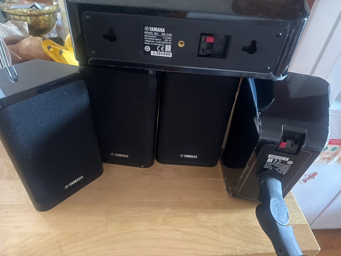 5 set of Yamaha NS-C40 & ns-b40 Speakers