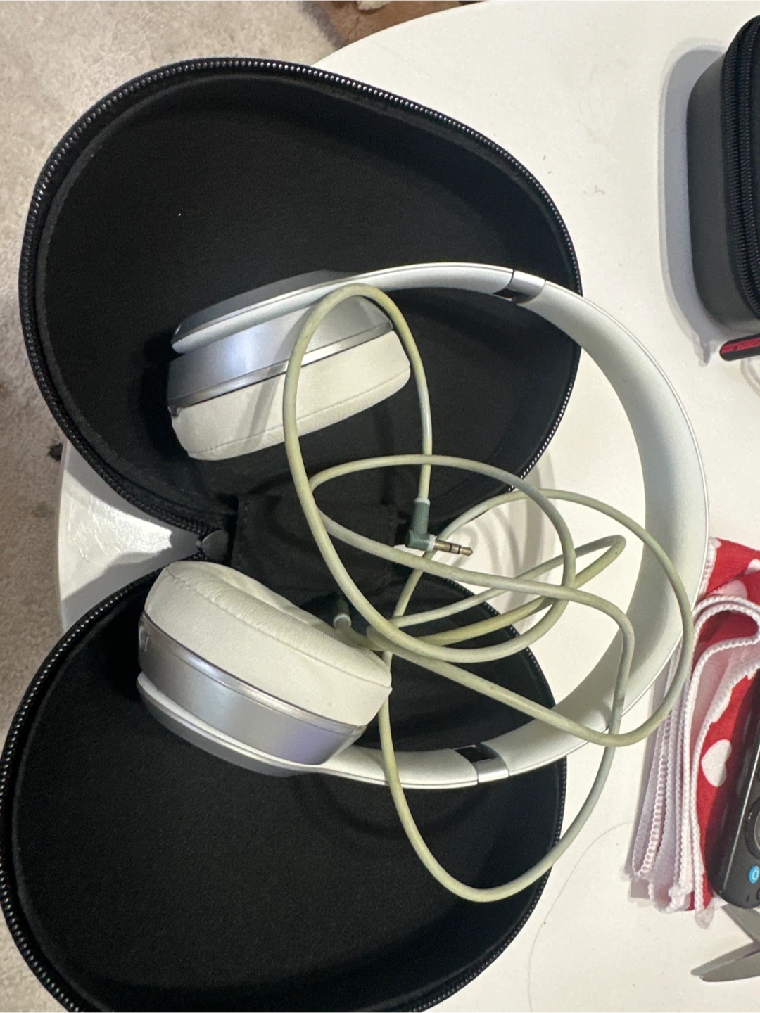 Beats Solo 2 Headphones with Case
