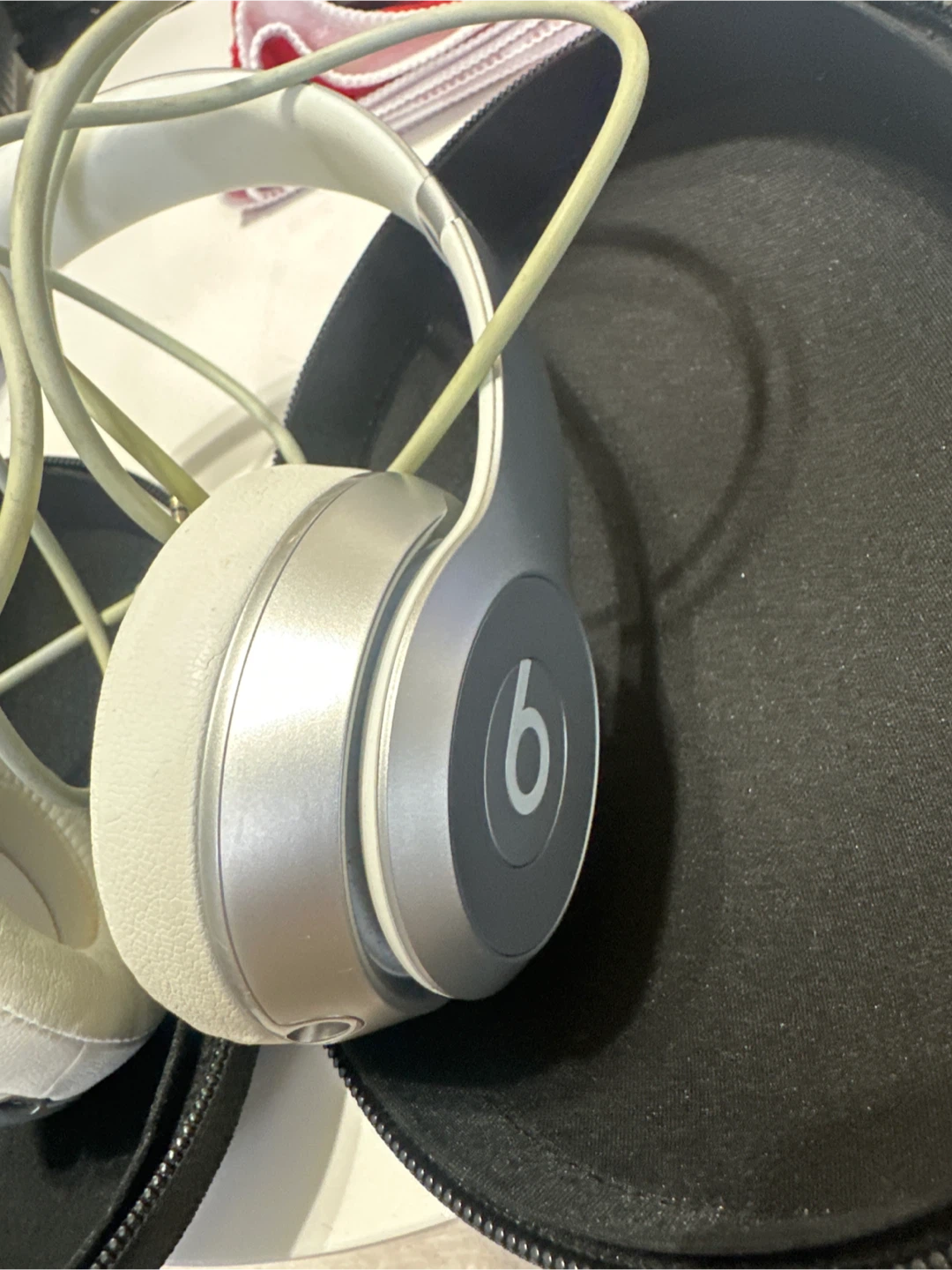 Beats Solo 2 Headphones with Case - photo 2