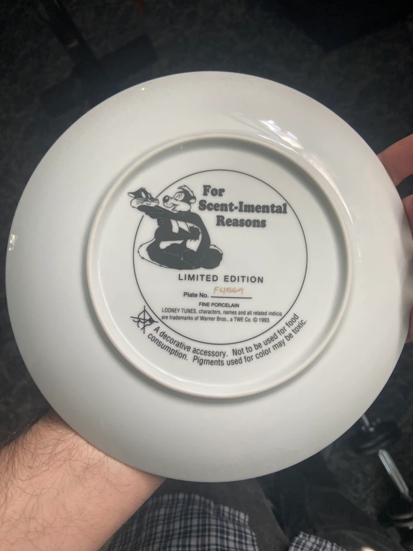 Looney Tunes  Plate Pepe Le Pew For Scent-Imental Reasons 1993 - photo 2