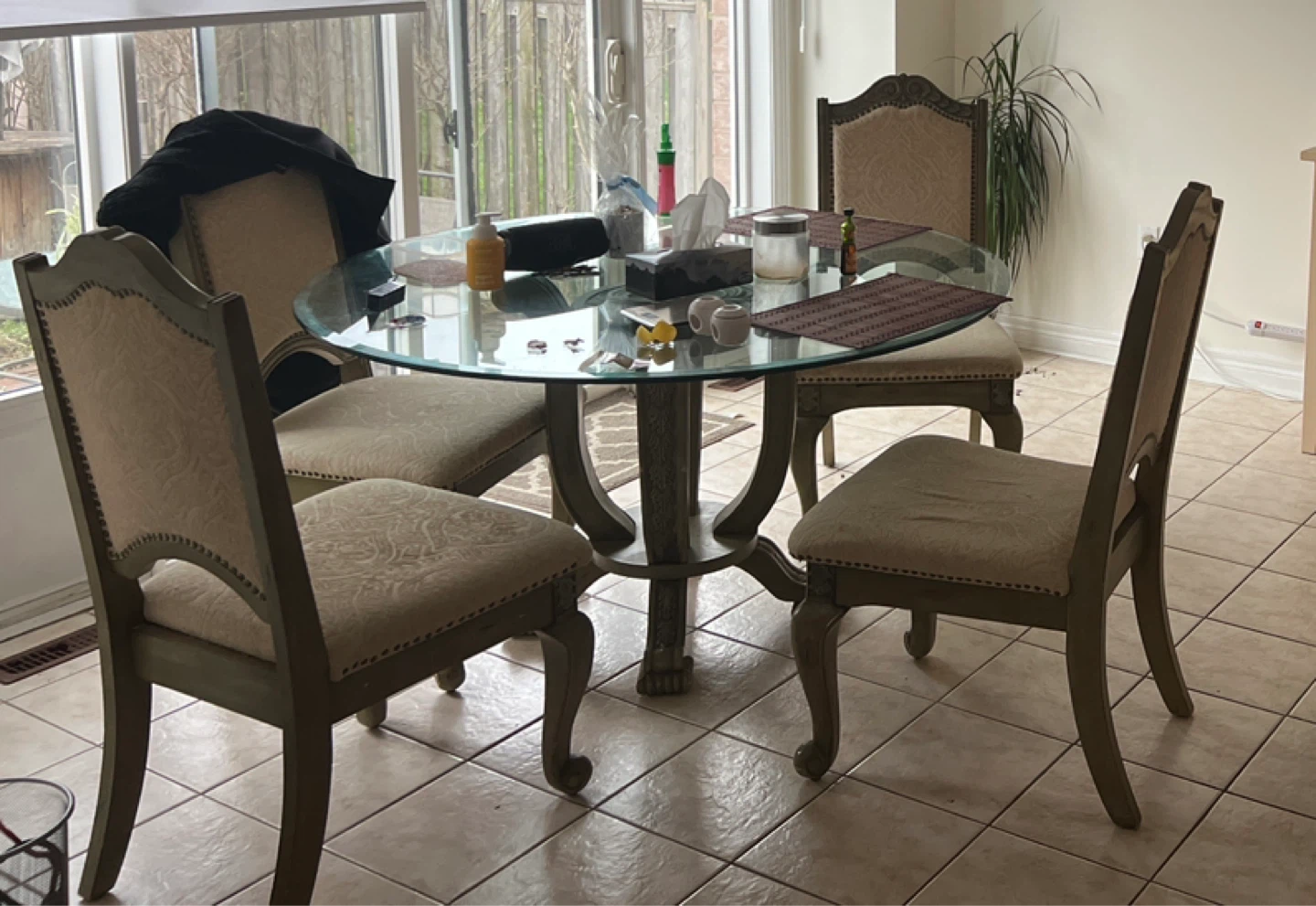 Glass round table with 4 chairs - photo 2