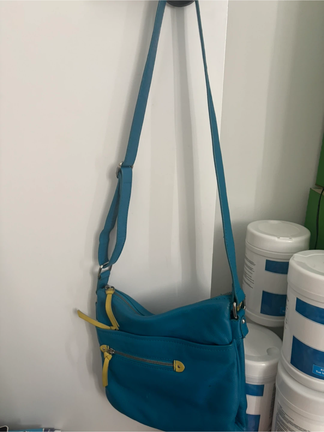 Danier Teal Leather Crossbody Purse - photo 2