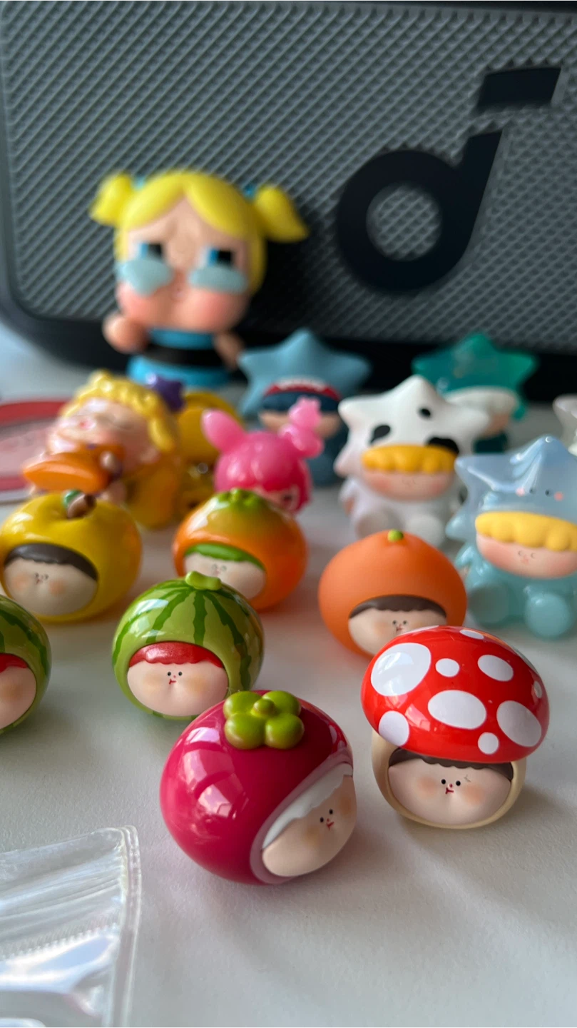 Sensory Squishy Balls & Mini Figures Lot - photo 2