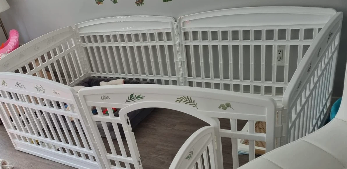 White Baby Playpen with Leaf Design