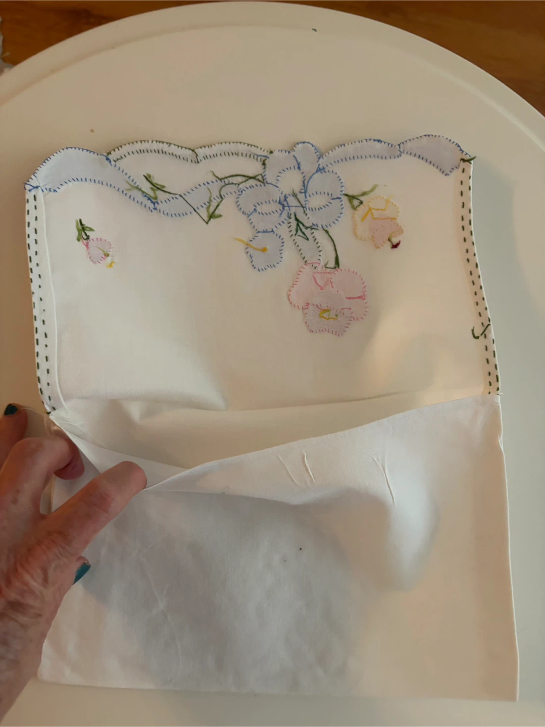 Set of 4 Vintage Embroidered Envelope style  Linen Napkins - photo 2