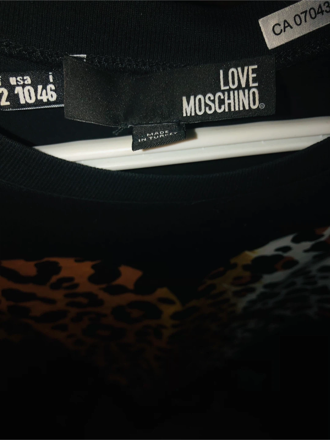 Love Moschino Black T-Shirt with Leopard  L Heart - photo 3