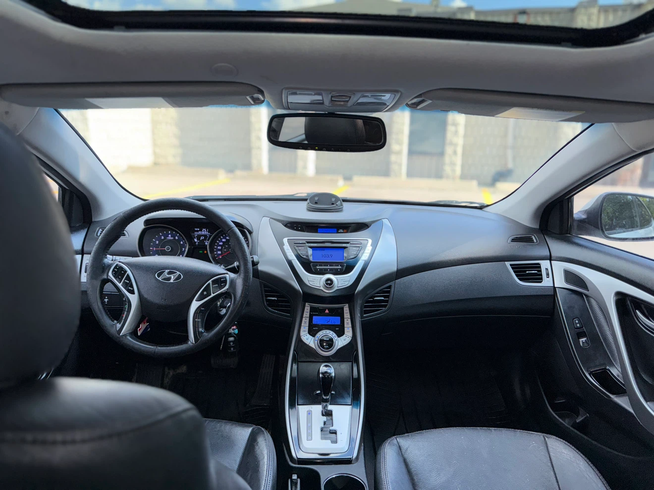 2012 Huyndai Elantra Limited - photo 5
