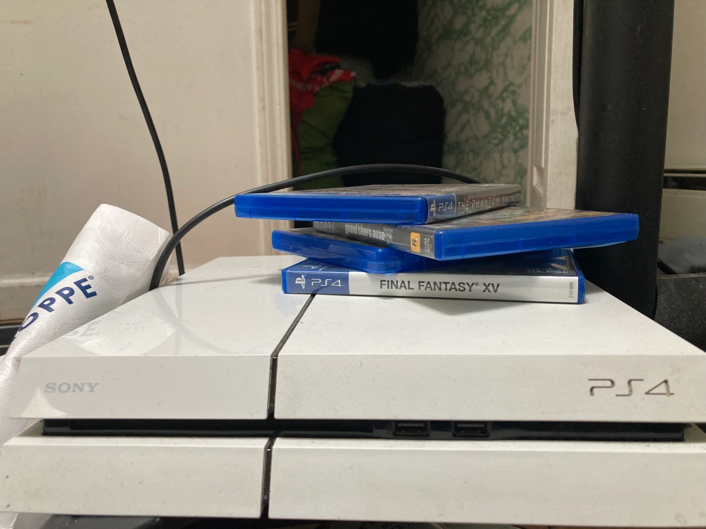 Sony PlayStation 4 Console with 3 Games - photo 2