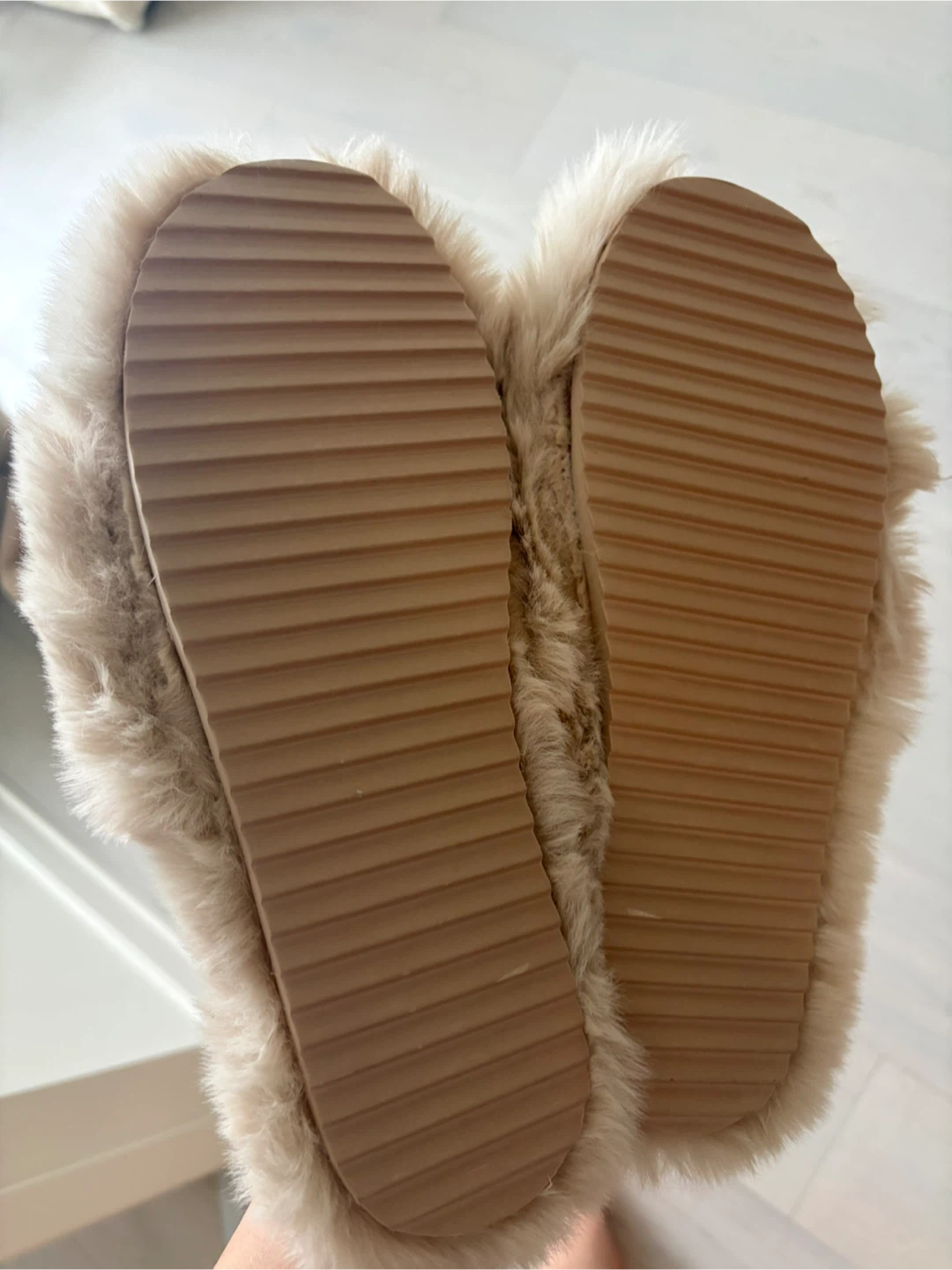 BN Faux Fur Slippers in Oatmeal, Size 9 - photo 3