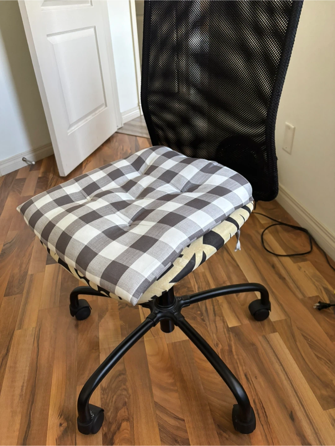 Office Chair with Pad/needs to be removed asap for moving