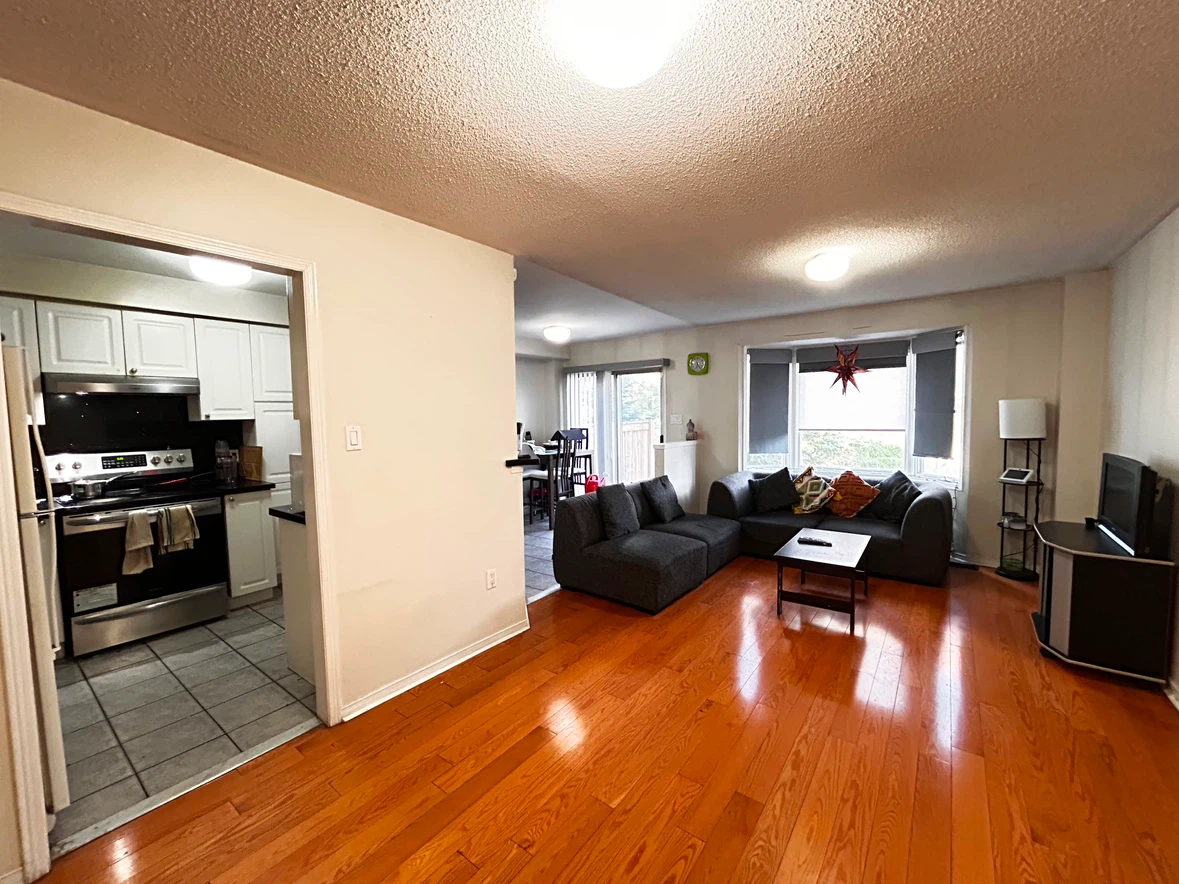 Private Room for Rent – Prime Location, Bus Stop Steps Away