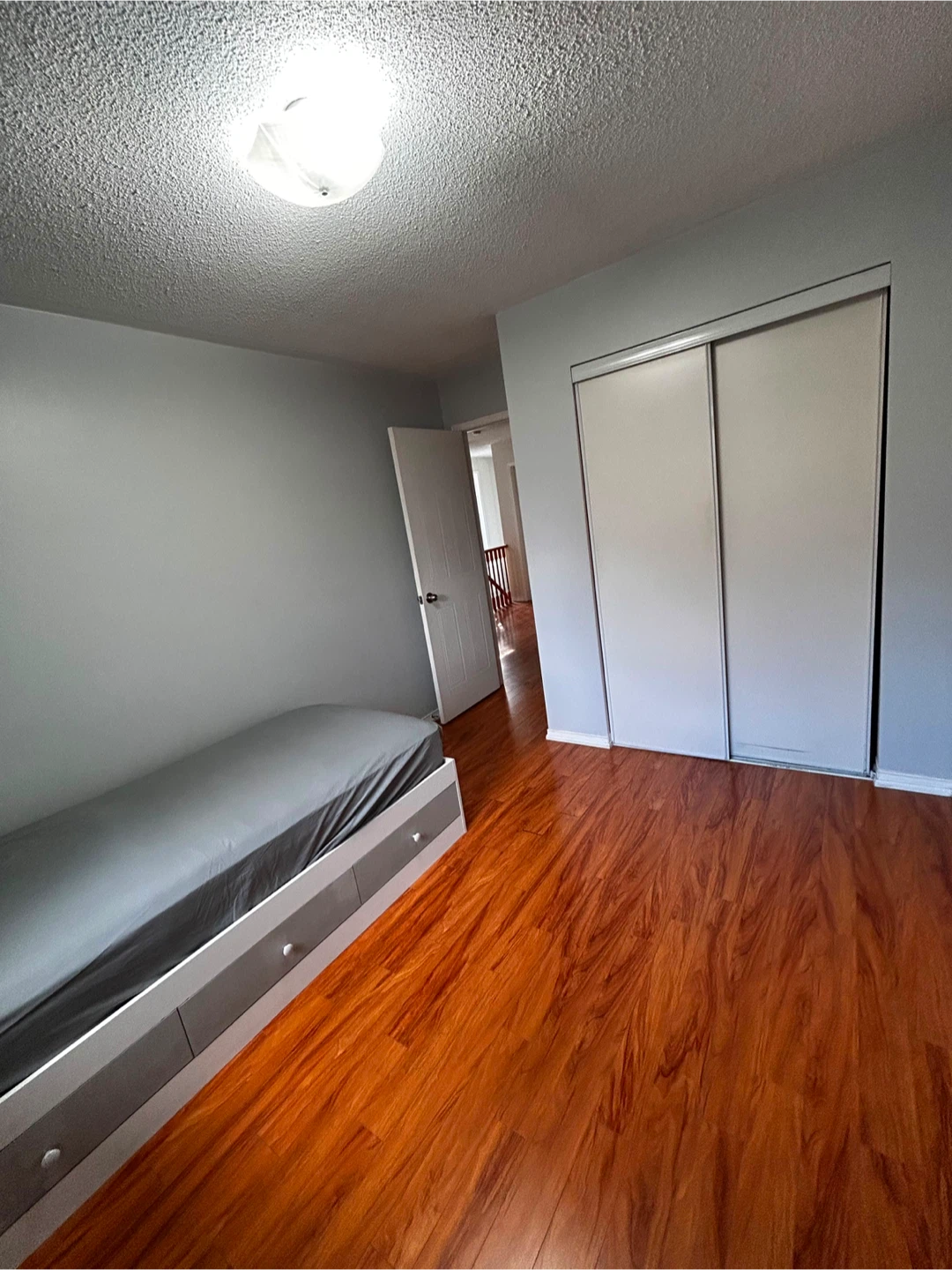 Private Room for Rent – Prime Location, Bus Stop Steps Away - photo 3