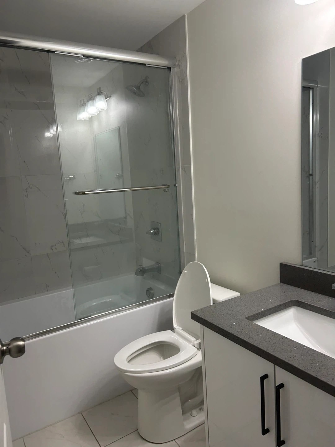 Modern Apartment Kitchen, Bathroom and Bedroom - photo 3