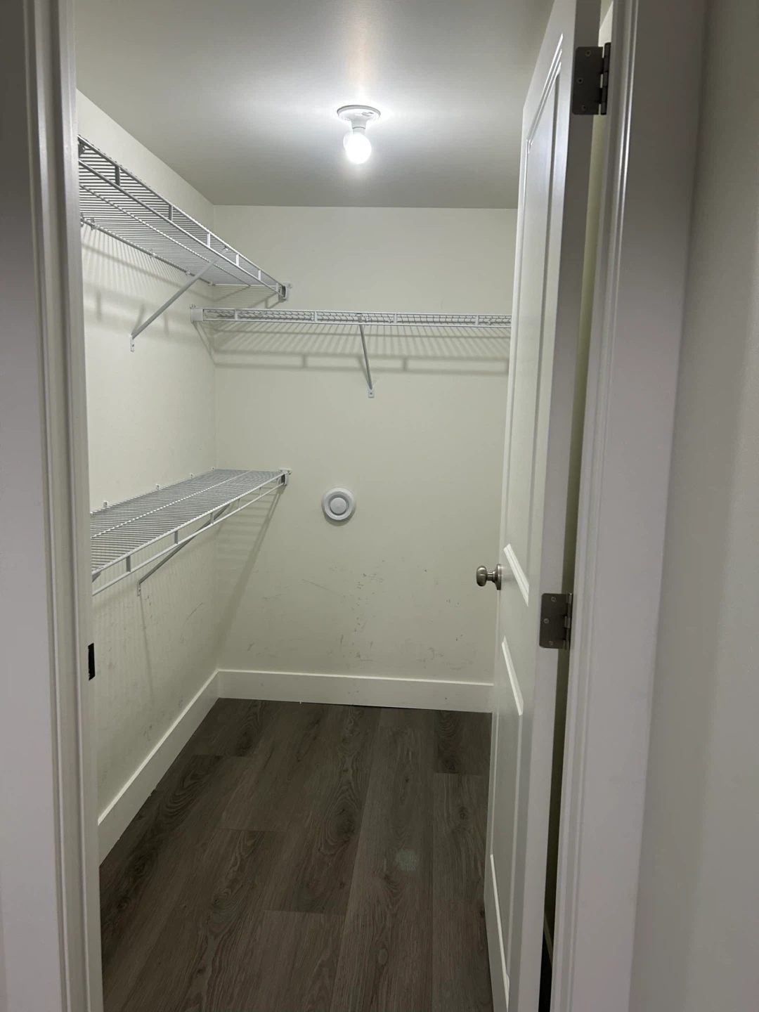 Modern Apartment Kitchen, Bathroom and Bedroom - photo 4