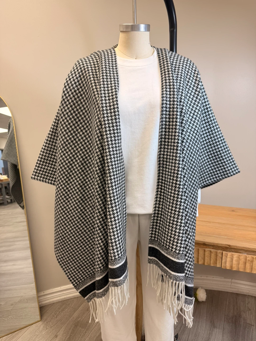 Authentic Dior Cashmere poncho new never used - photo 2