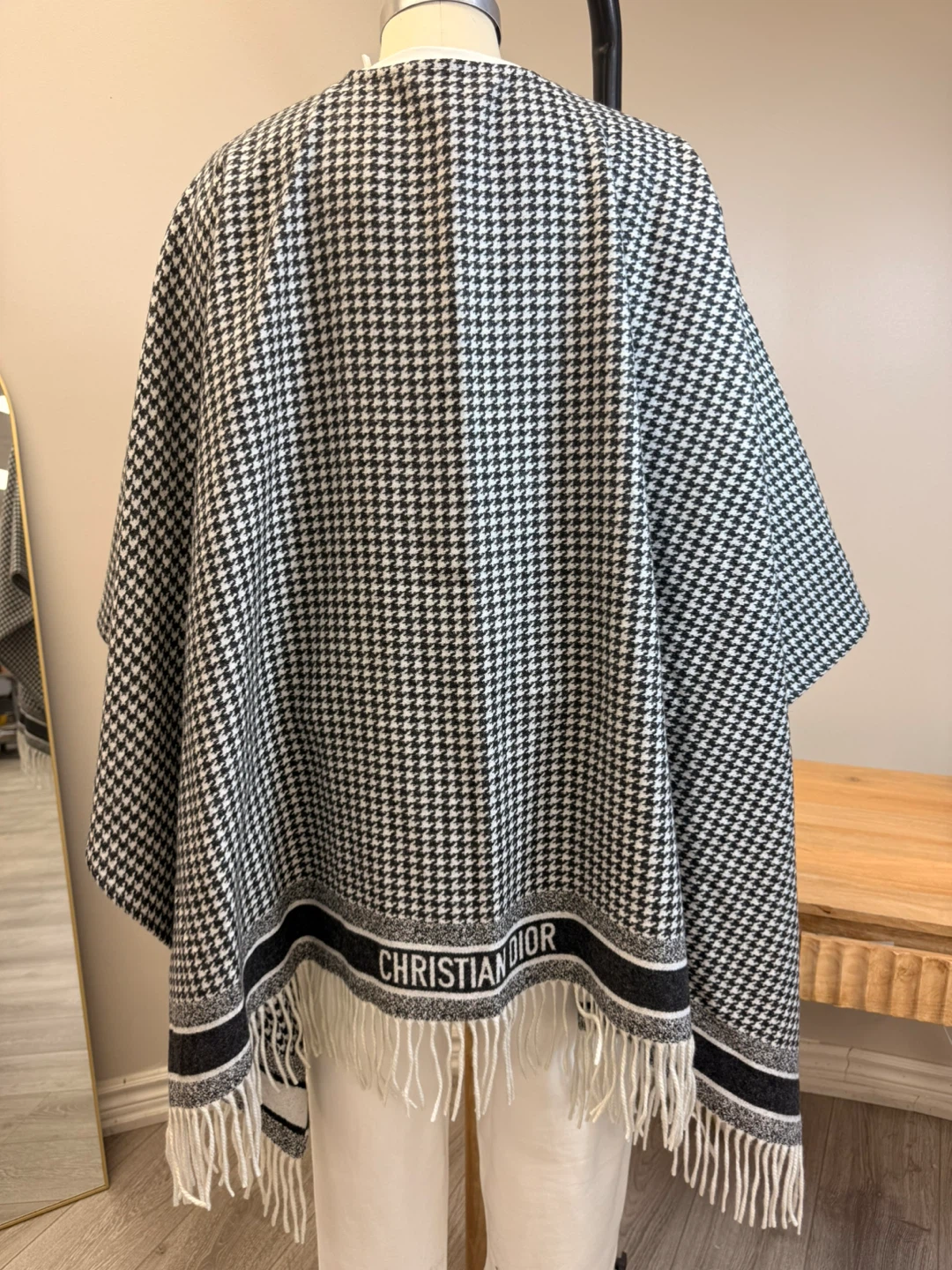 Authentic Dior Cashmere poncho new never used - photo 3
