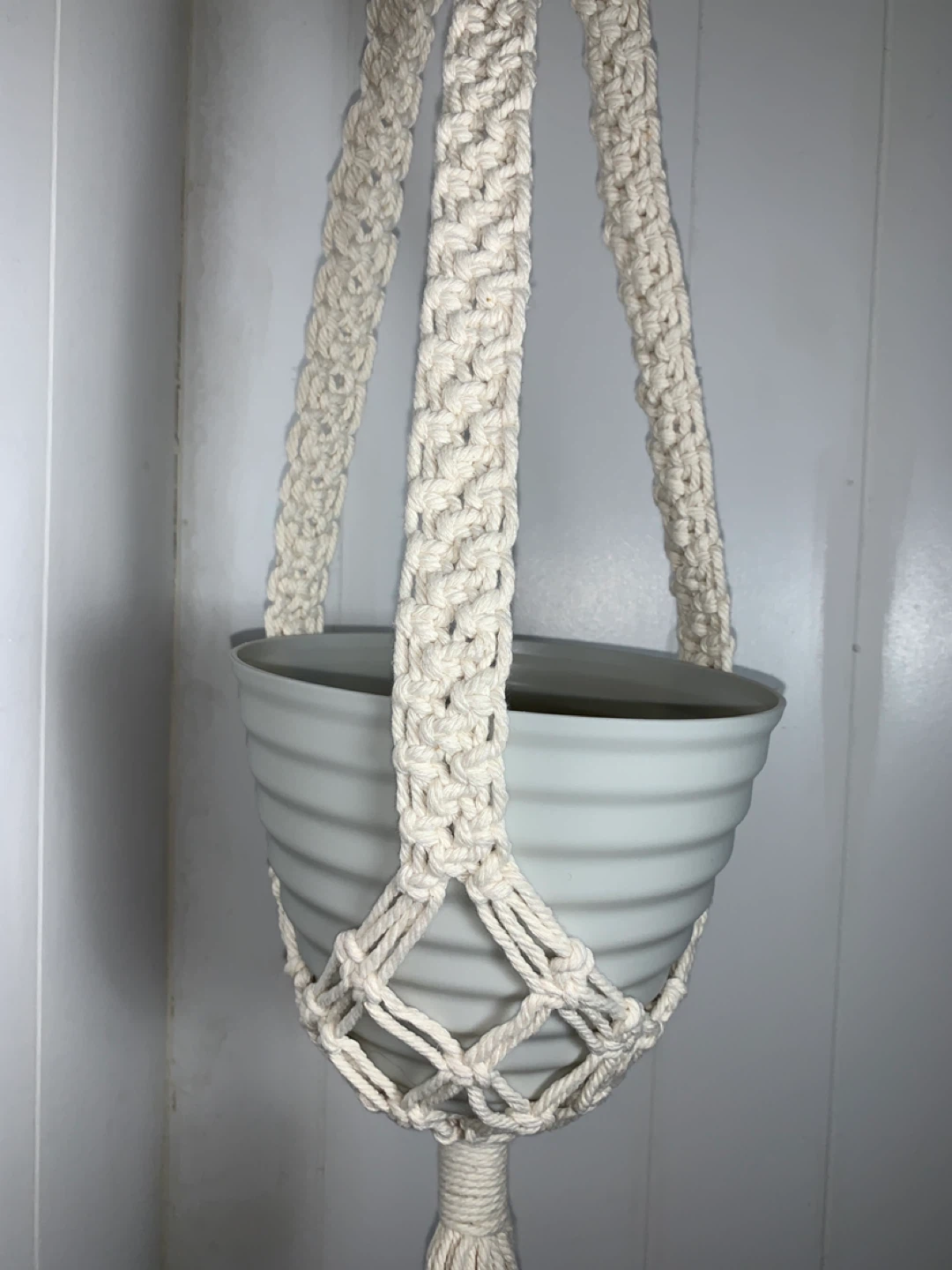 White Macrame Plant Hanger With Pot. NEW. - photo 2