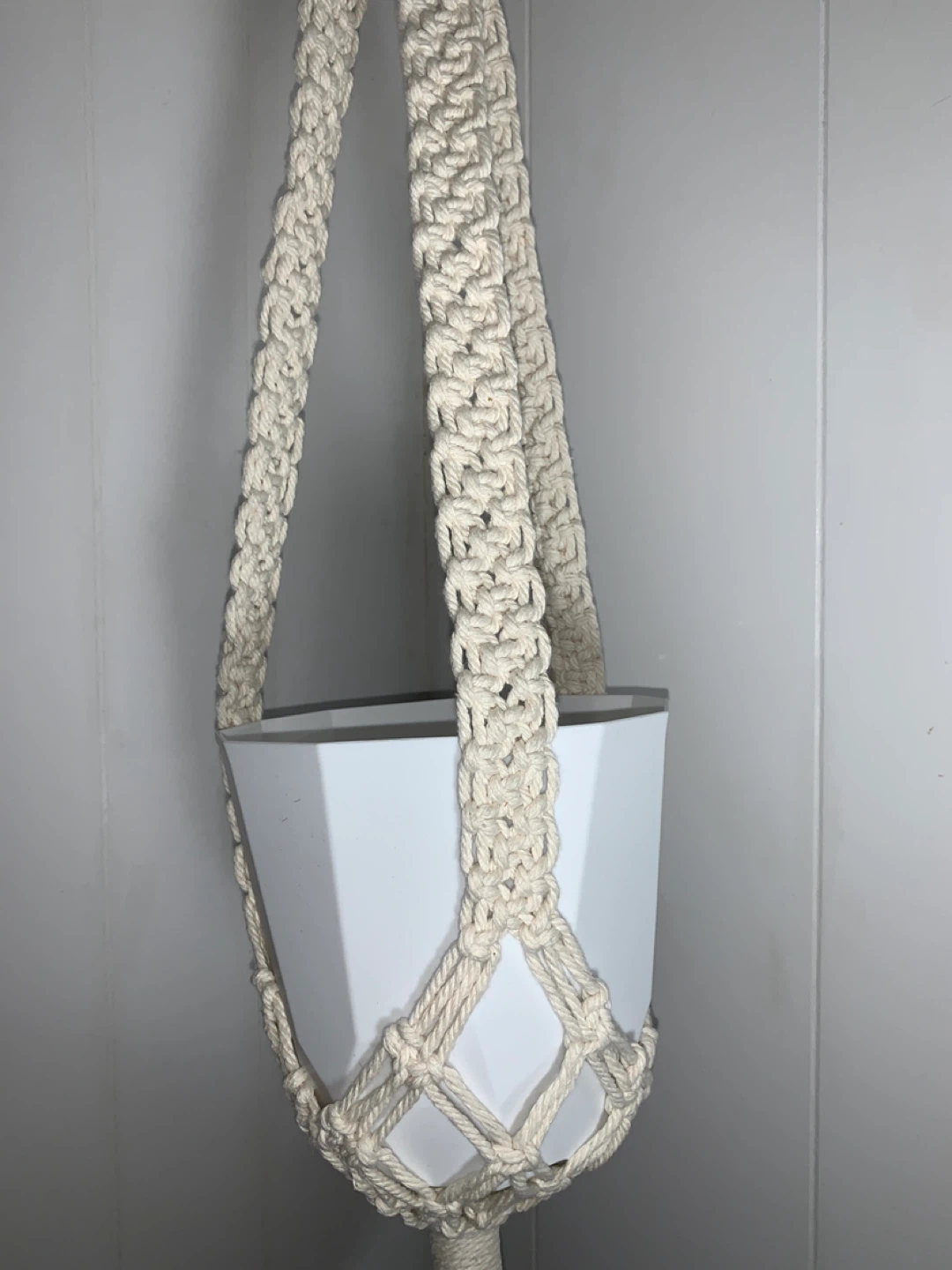 White Macrame Plant Hanger With Pot. NEW. - photo 4