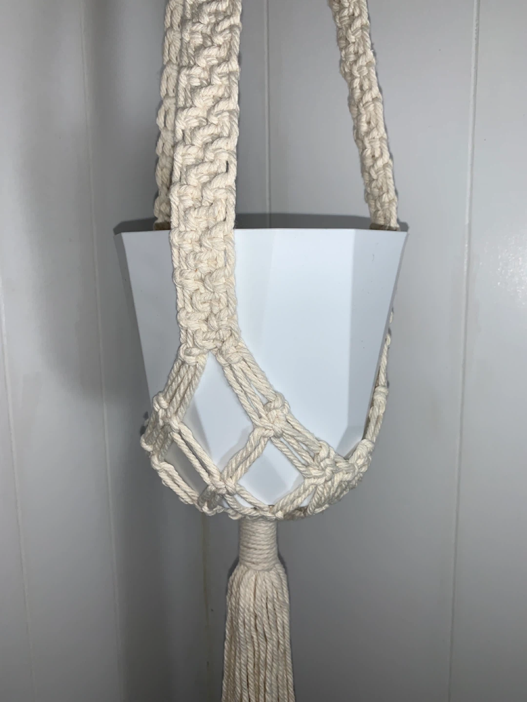 White Macrame Plant Hanger With Pot. NEW. - photo 2