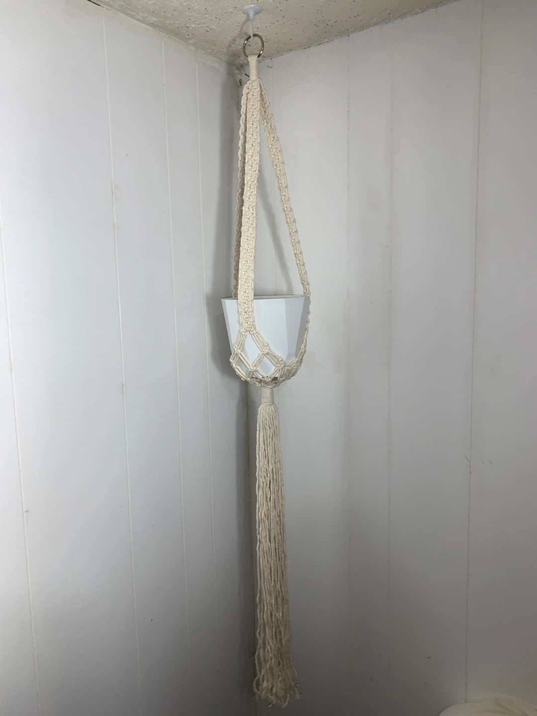 White Macrame Plant Hanger With Pot. NEW.
