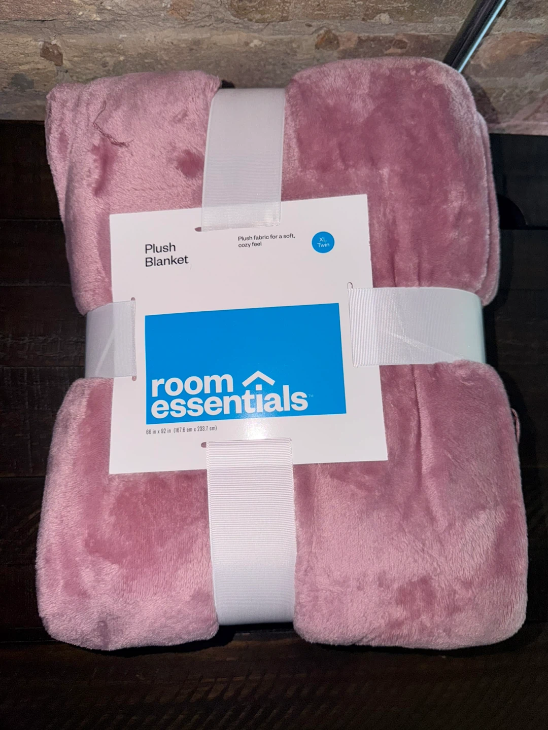Room Essentials Plush Blanket XL Twin - Pink