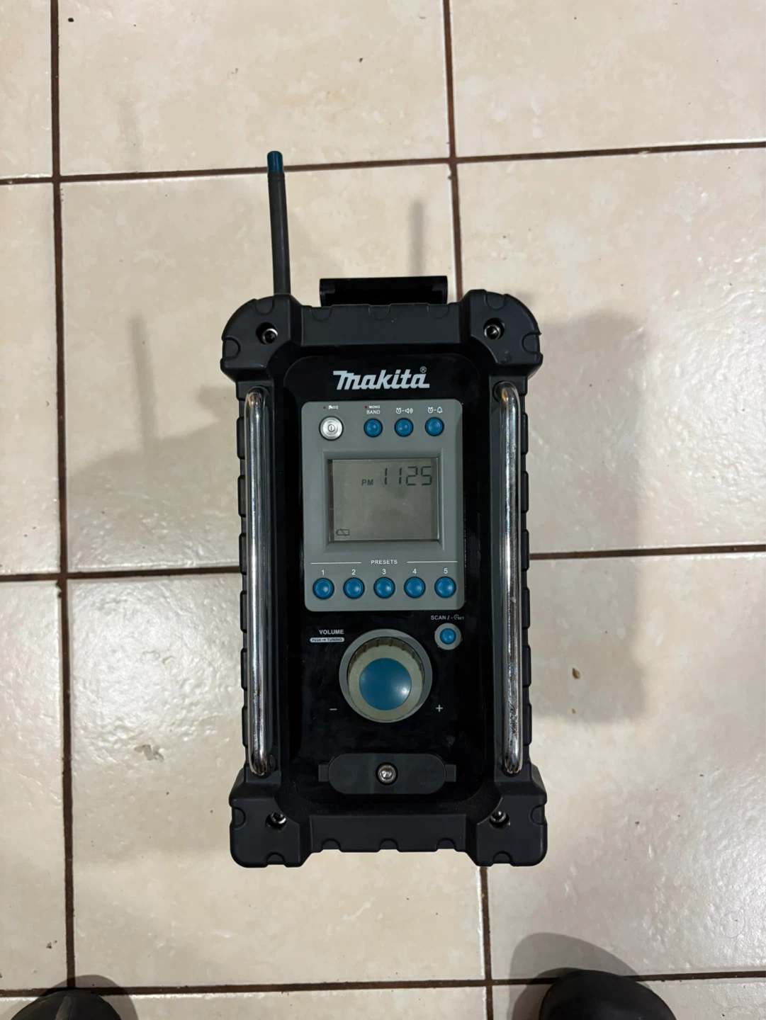 Makita BMR100 Radio