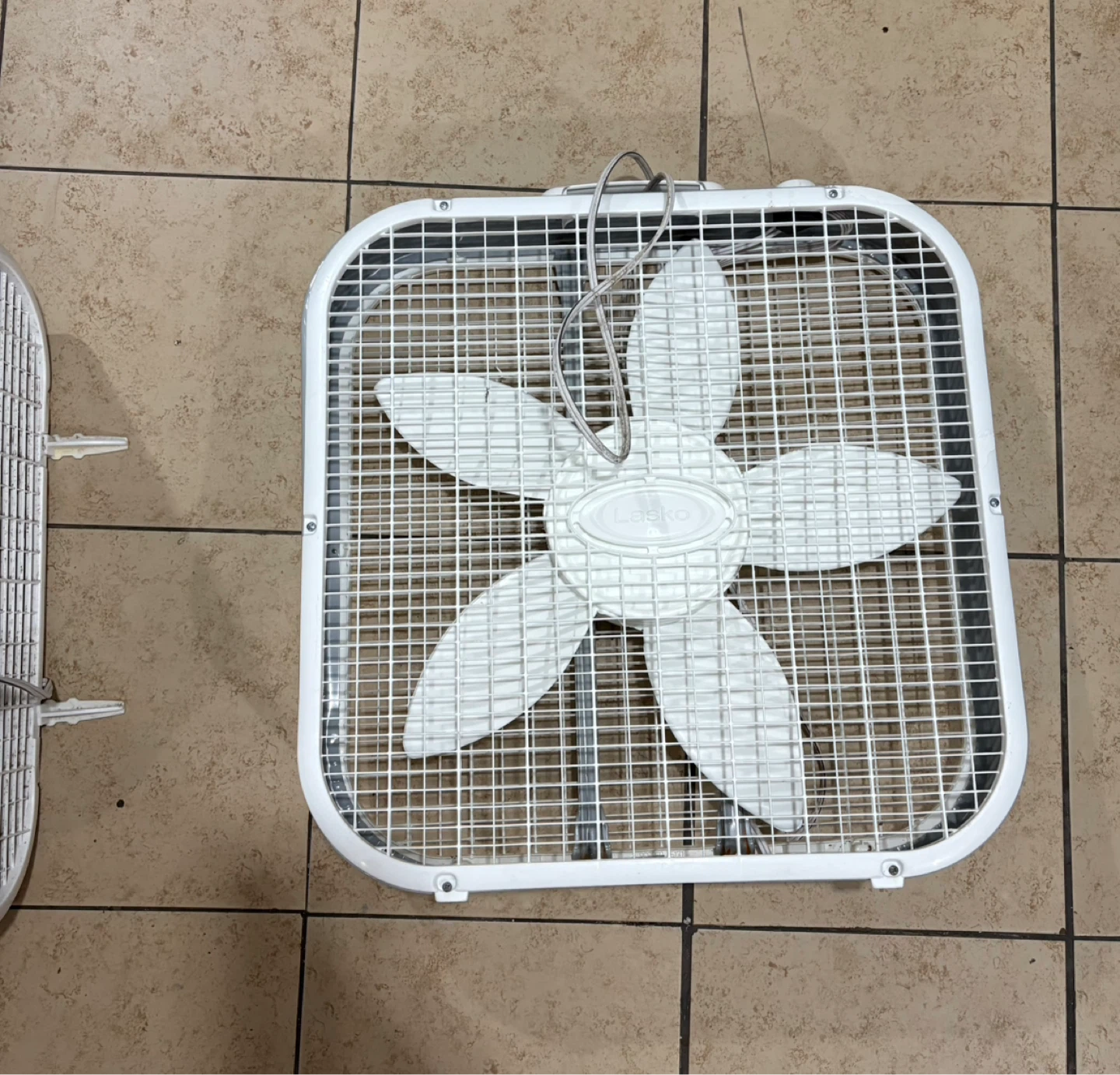 Lasko White Box Fan - photo 2