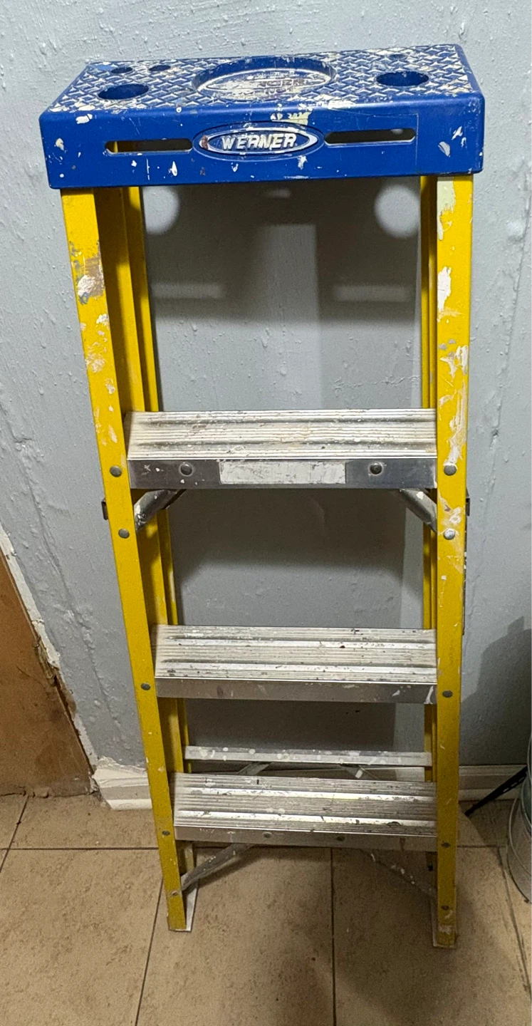 Werner 4ft. Non-Conductive Fiberglass Step Ladder