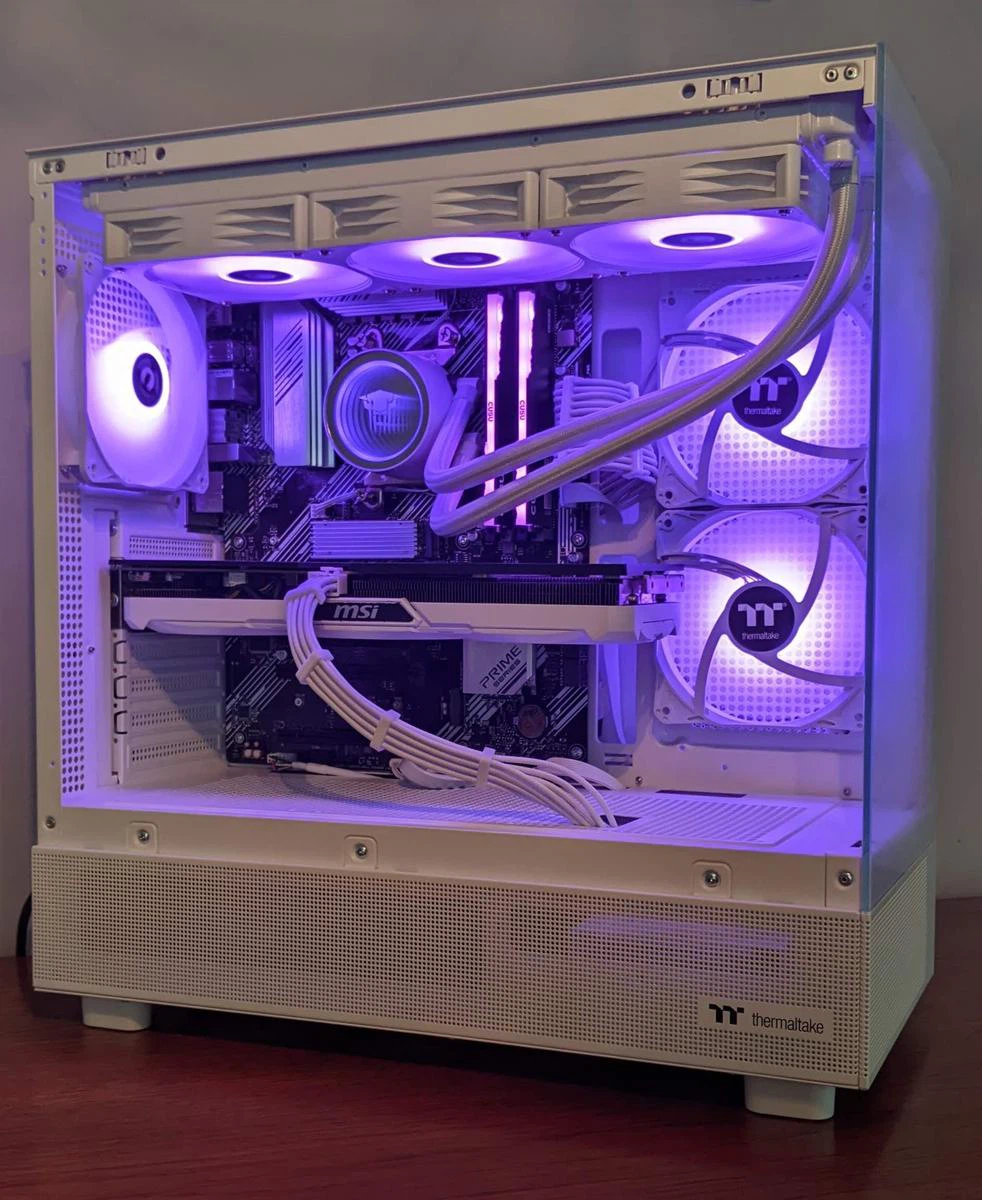 Thermaltake White Gaming PC Case with RGB Fans