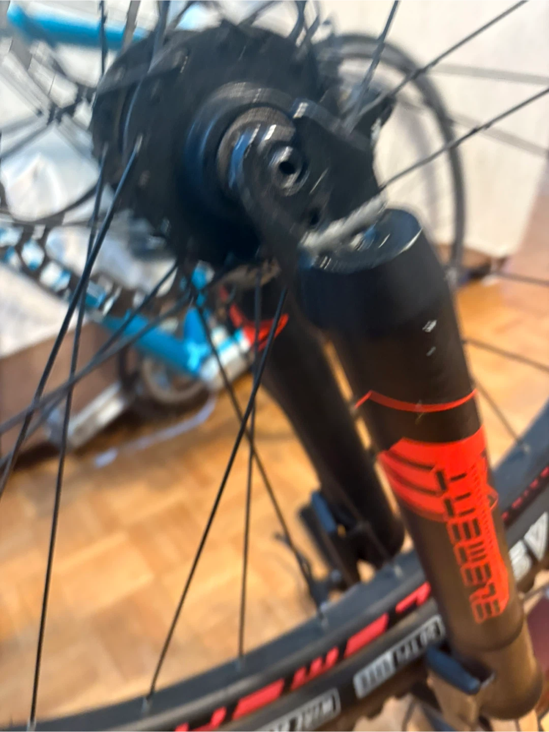 Mongoose mountain bike - photo 2