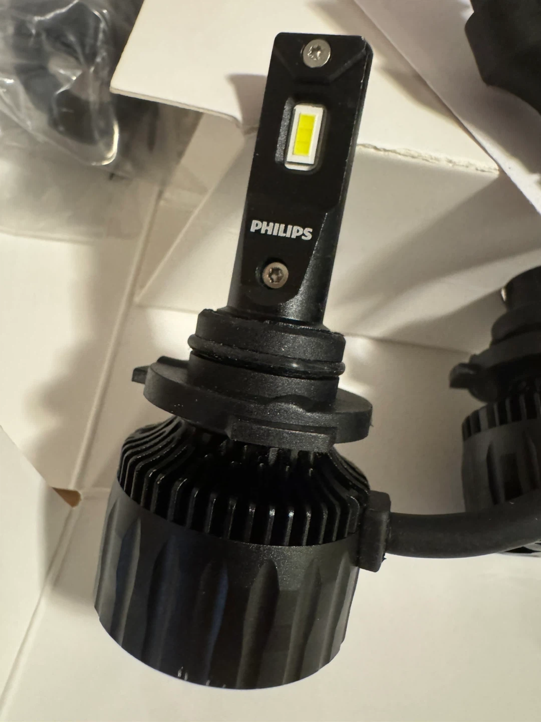 New Philips 3551 LED Bulbs - HB3 / HB4 (9005 / 9006) 50W - photo 4