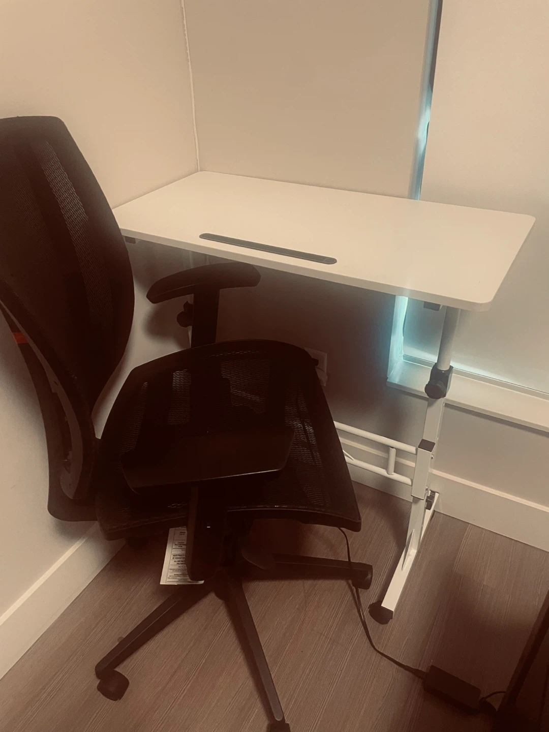 Desk and chair - photo 2