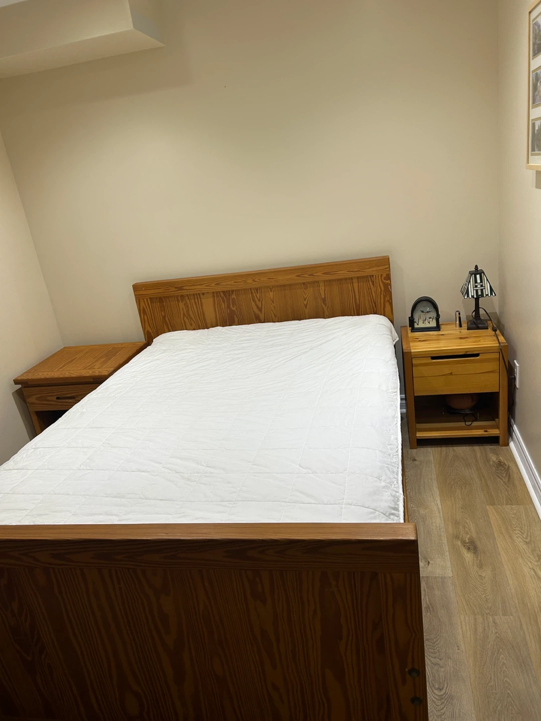 Queen size bed + side tables + dresser - photo 3