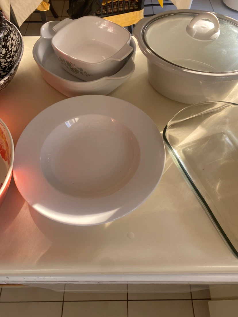 Assorted Kitchenware: Bowls, Casserole Dishes & Pot - photo 2