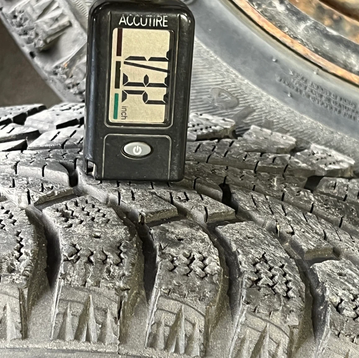 Hankook Winter i*Pike 205/55R16 Tires on Steel Rims - photo 3