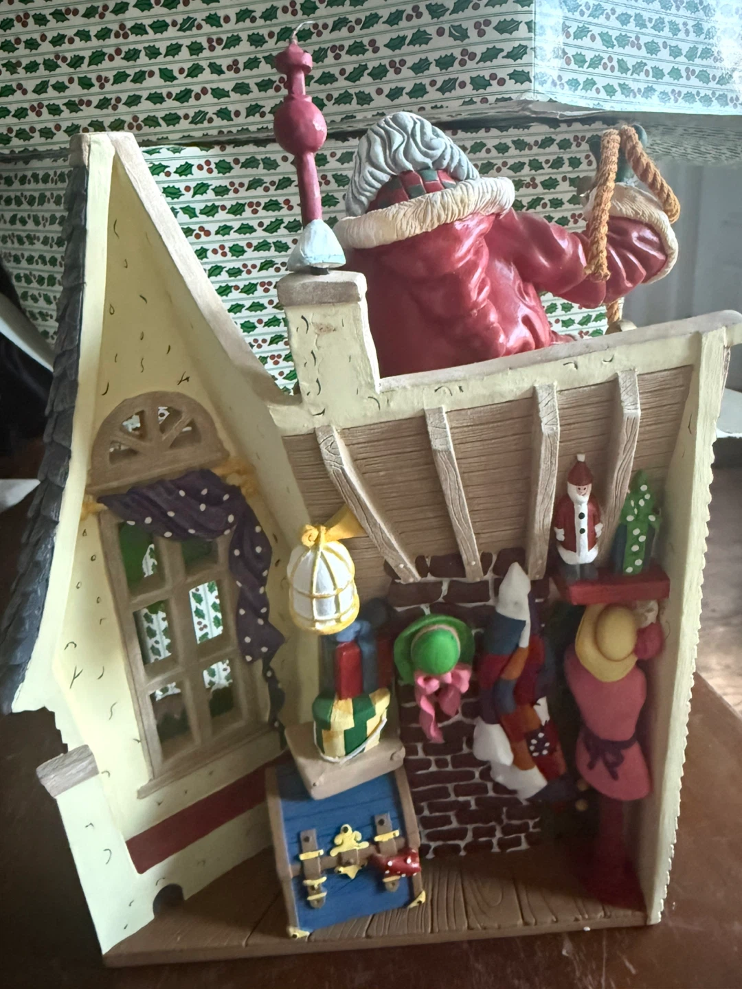 Christmas Village Santa House Decor - photo 2