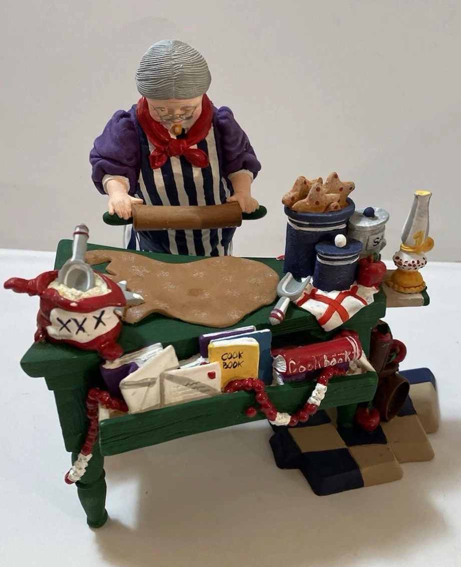 Grandma Baking Christmas Cookies Figurine - photo 2