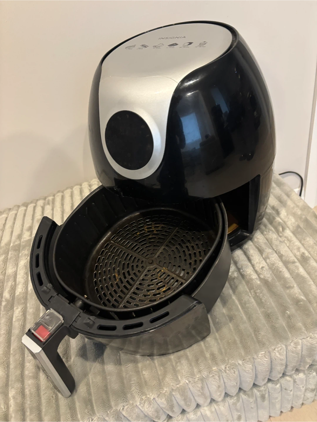 Insignia Air Fryer - photo 2