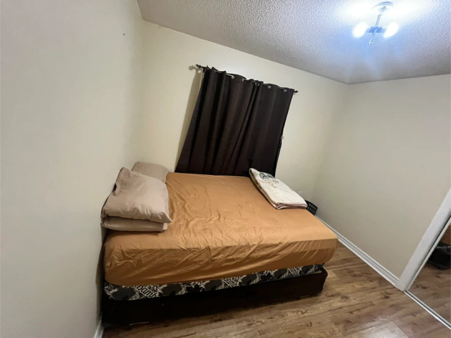 ROOM FOR RENT