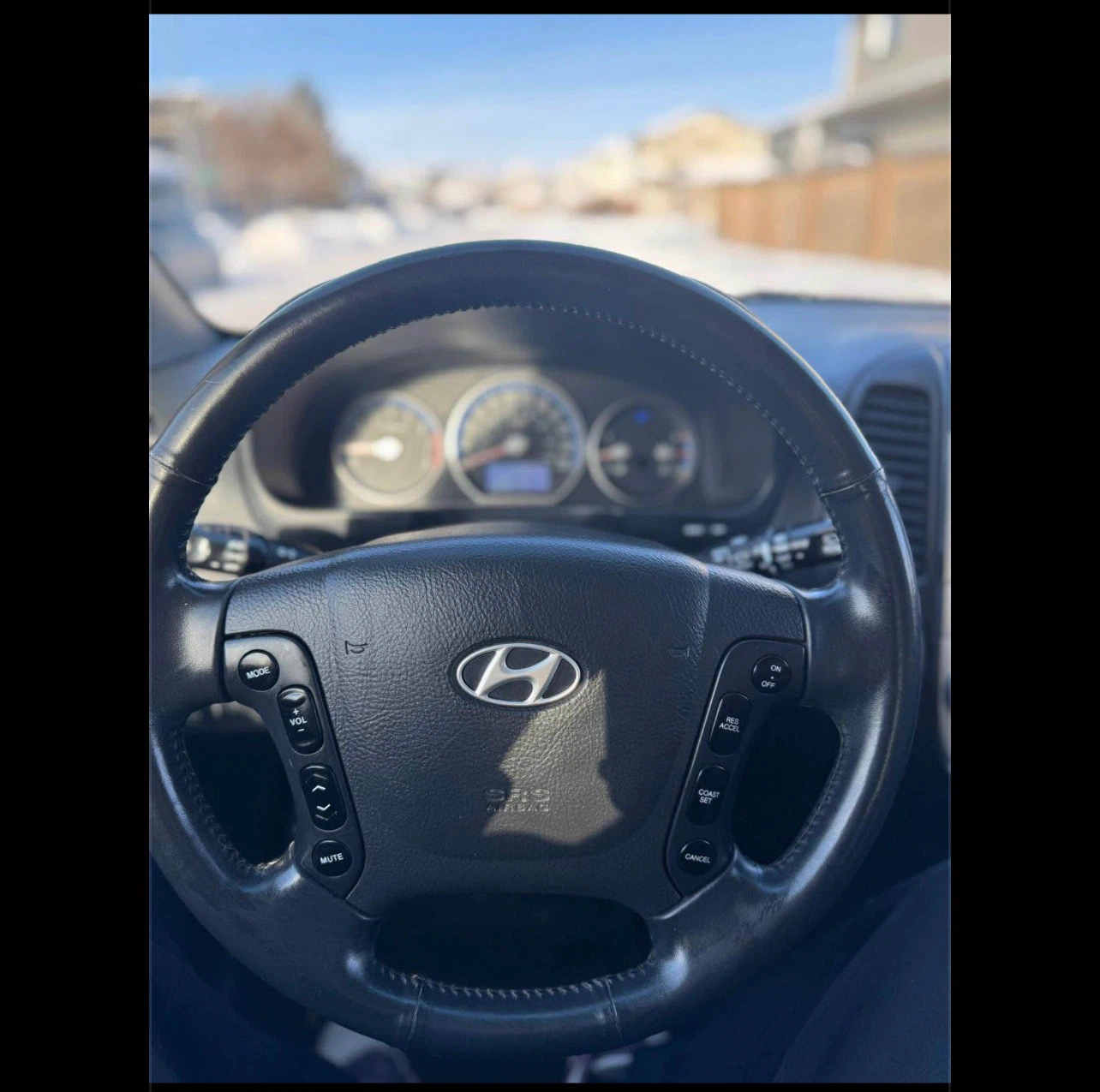 Selling 2009 Hyundai Santa Fe - photo 4