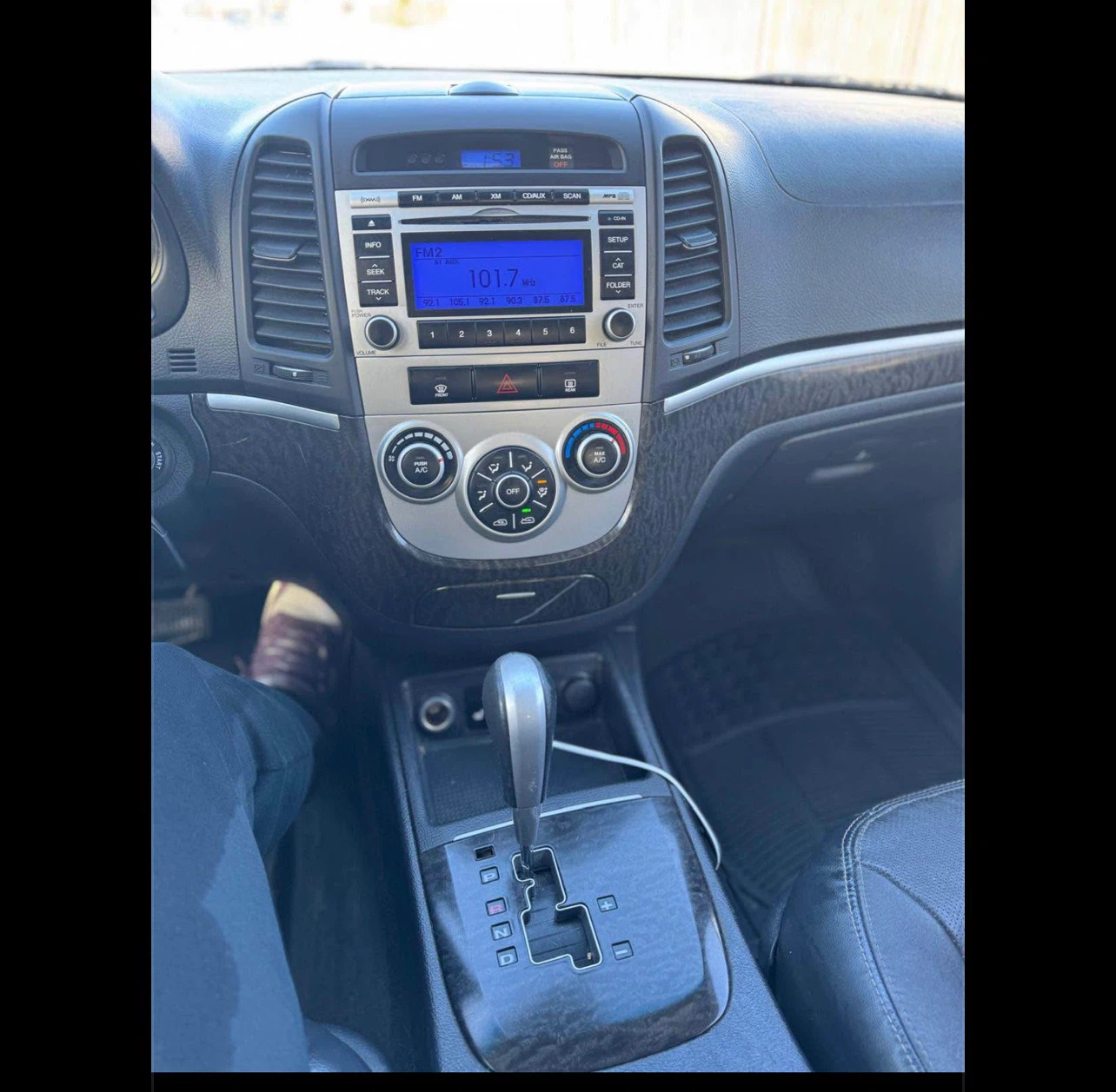 Selling 2009 Hyundai Santa Fe - photo 5