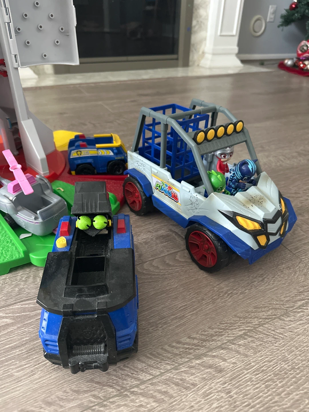 PJ Masks Toy Vehicles and Paw Patrol Towers - photo 2