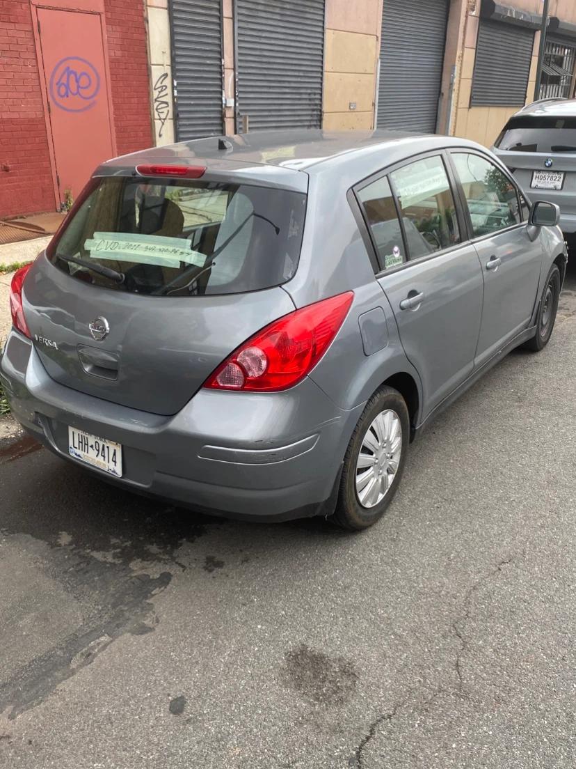 Nissan Versa 2011 Gray Hatchback