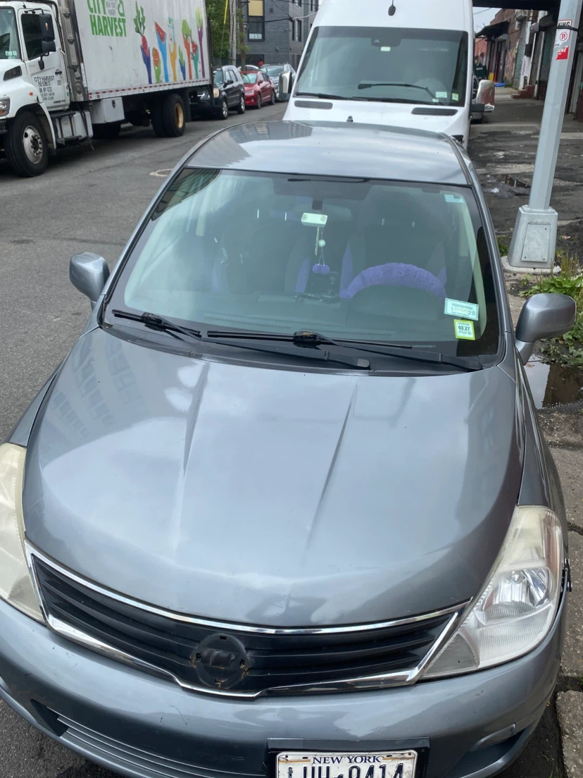 Nissan Versa 2011 Gray Hatchback - photo 4