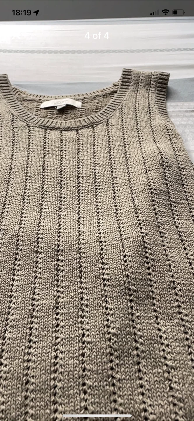LOFT Women's Sleeveless Knit Top Size M - photo 4