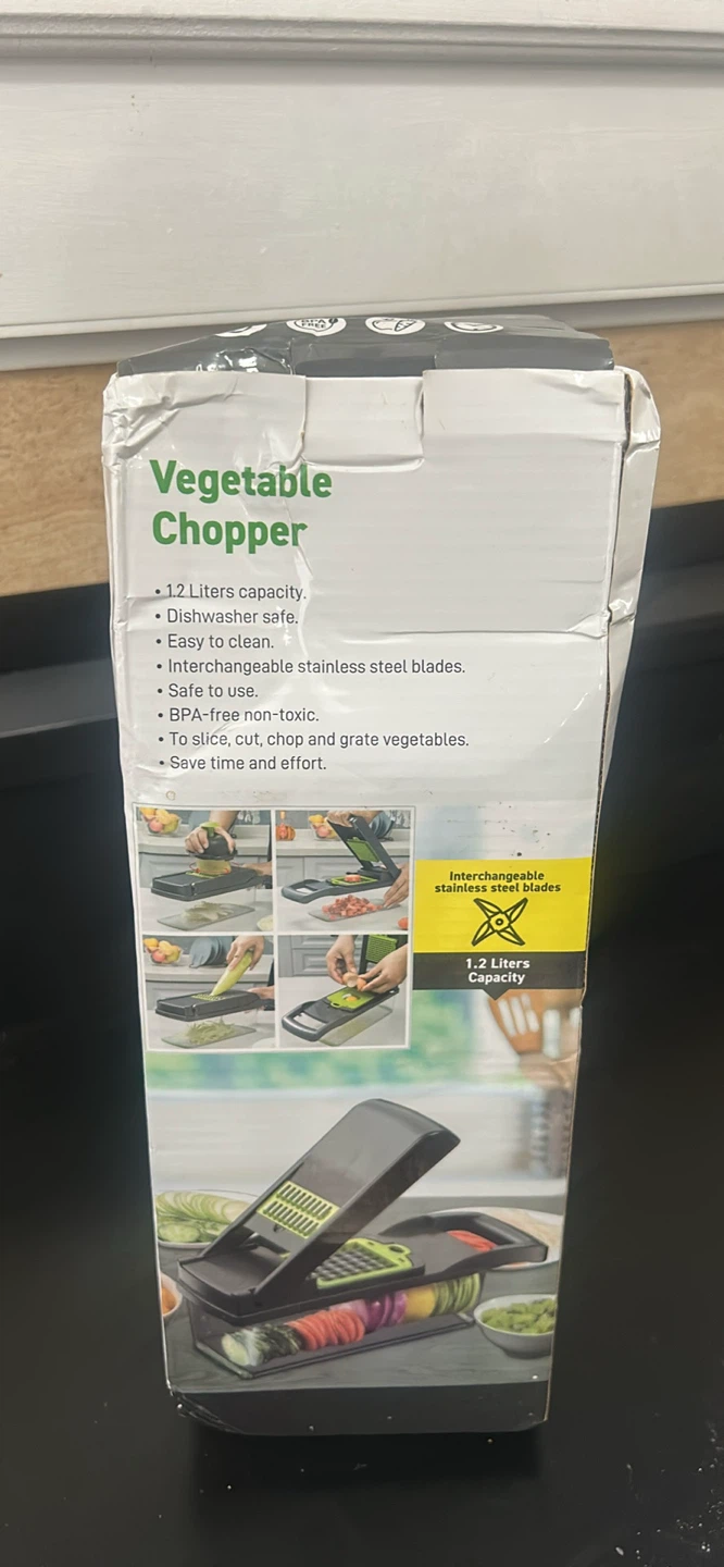 Vegetable Chopper with 1.2 Liter Capacity - Never used